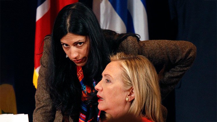 Las peligrosas relaciones de la 'mini Hillary': ¿Quién es la mano derecha de Clinton?