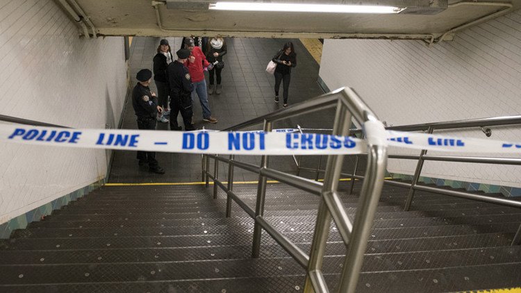 Una persona muere tras ser empujada a las vías del metro en Nueva York