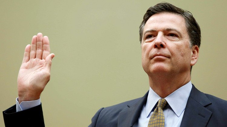 El director del FBI podría ser despedido tras las elecciones por la investigación a Clinton