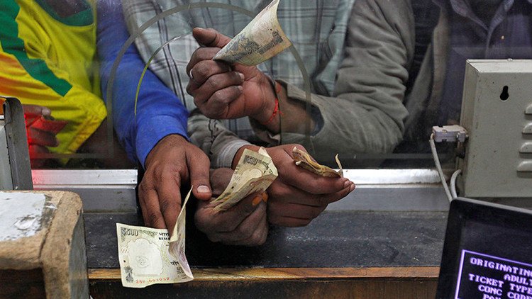 La insólita razón por la que la India retira los billetes con las mayores denominaciones