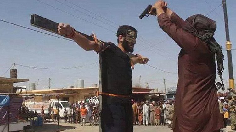 Crucifixiones, cortar manos, lanzamientos desde la terraza: los brutales castigos del EI en Irak