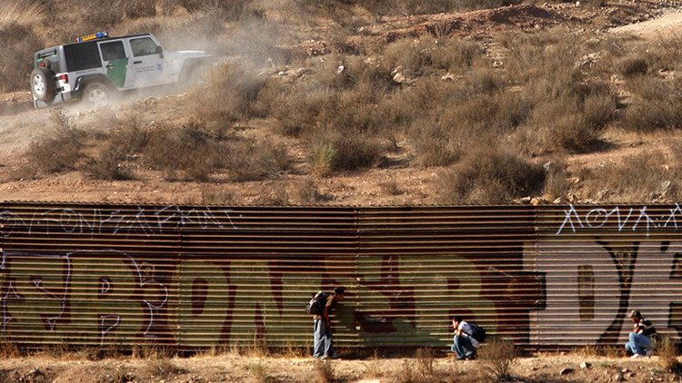 Trump promete deportar o encarcelar de inmediato "a 3 millones de inmigrantes con antecedentes"