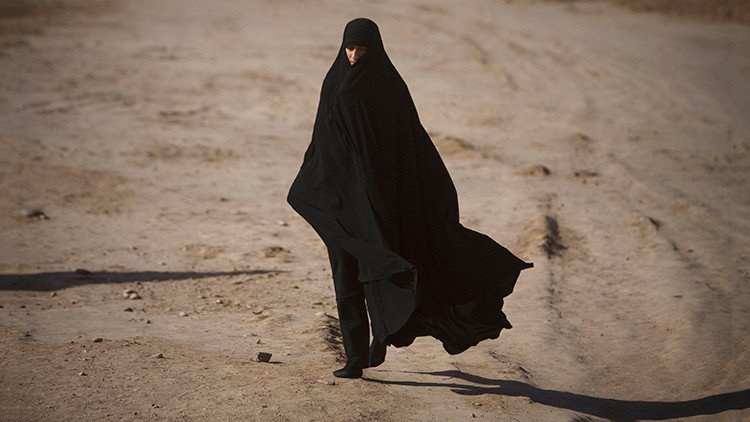 Mujeres de la Policía religiosa del EI huyen de Mosul para no convertirse en terroristas suicidas