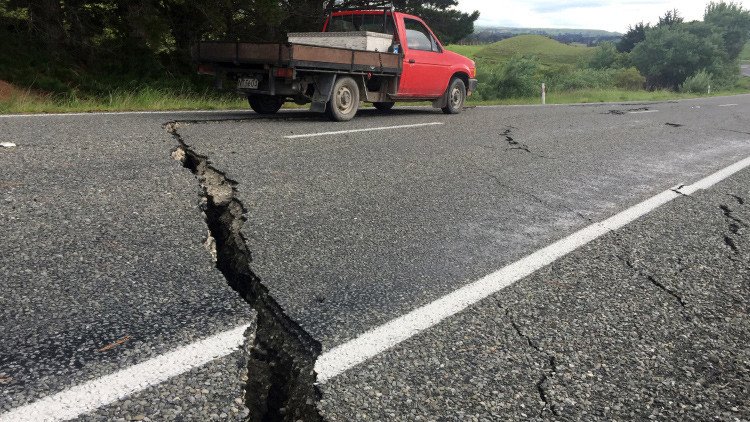 Una grieta aparece en una presa tras el terremoto en Nueva Zelanda