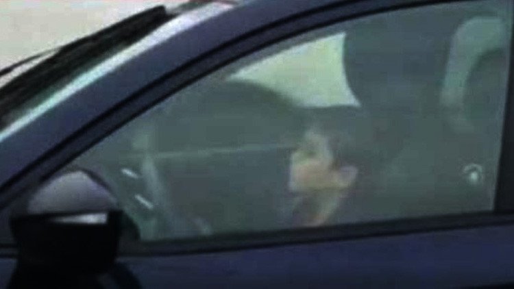 Video: Un niño conduce a toda velocidad en una ruta de México con su padre al lado