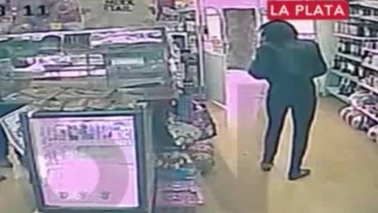 Video: Aparece en una tienda una mujer argentina que fue secuestrada y violada durante 6 días 