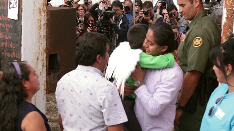 Video emotivo: Familias separadas durante años se reúnen en la frontera entre México y EE.UU.