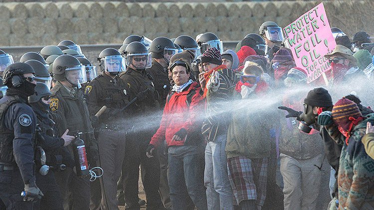 Dakota Access: La Policía emplea gas lacrimógeno y balas de goma contra manifestantes