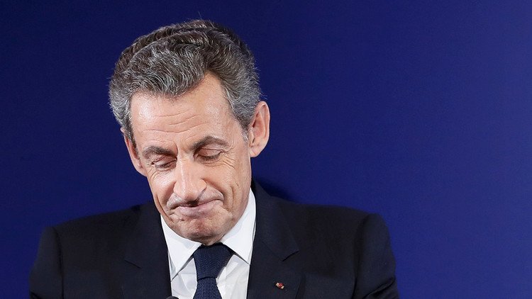 "Más pasiones privadas y menos pasiones públicas": Sarkozy anuncia su retirada de la política