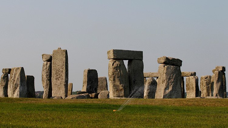 Descubren un centro religioso prehistórico cerca de Stonehenge