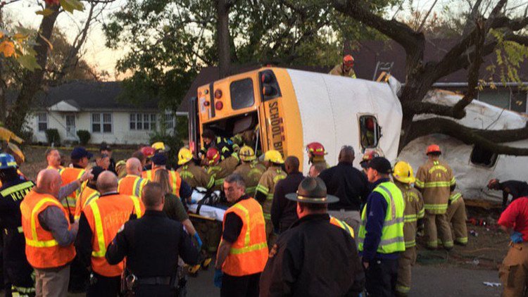 EE.UU.: Accidente de un autobús escolar deja varios muertos en Tennessee (fotos)