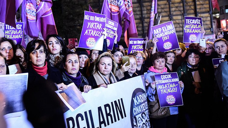 El Gobierno de Turquía retira un proyecto de ley que indultaría a violadores de menores