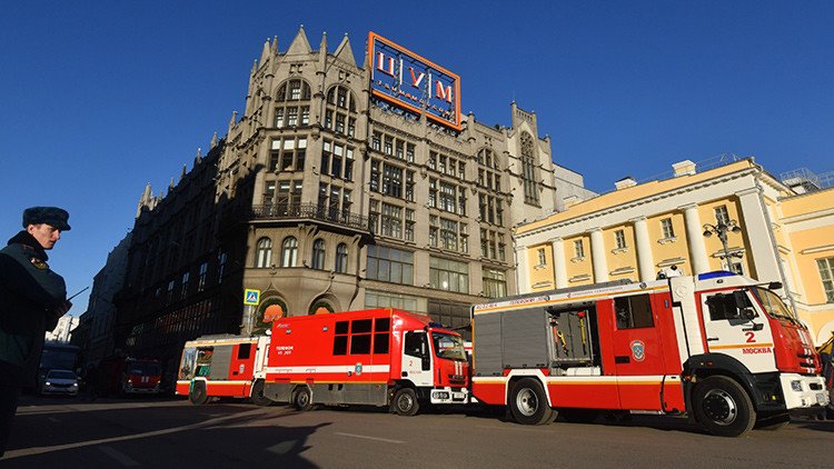 Un incendio obliga a evacuar los grandes almacenes TSUM de Moscú