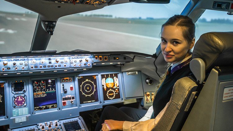 Fotos: La bella piloto rusa de 23 años que conquistará su corazón