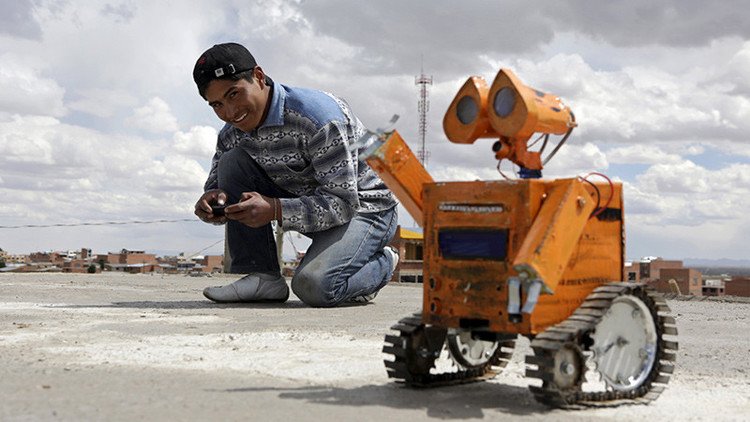 'WALL-E': El genio boliviano que utiliza residuos para construir robots (Fotos)