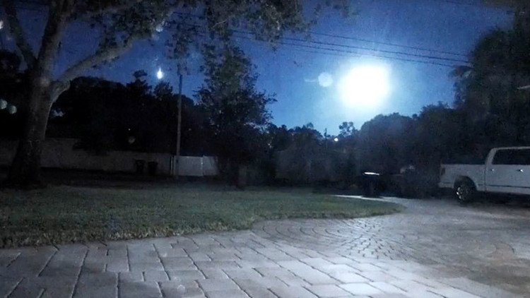VIDEOS: Una 'bola de fuego' "más brillante que el Sol" ilumina el cielo de Florida