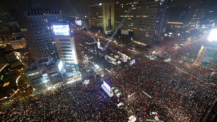 Más de un millón de manifestantes marchan contra la presidenta surcoreana en Seúl (VIDEO)