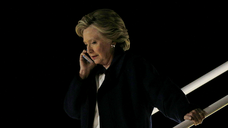 "¡Solo denme el teléfono!": Obama urgió a Clinton a reconocer su derrota en las presidenciales