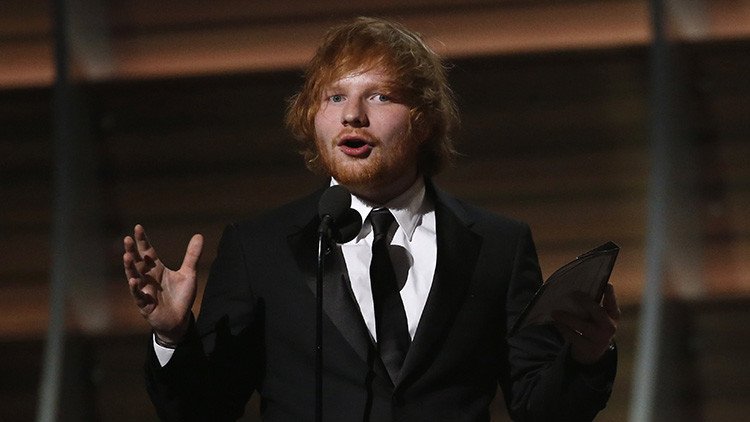 Una princesa británica hiere con una espada al cantante Ed Sheeran
