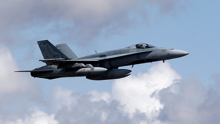 Muere el piloto de un caza CF-18 al estrellarse en Canadá
