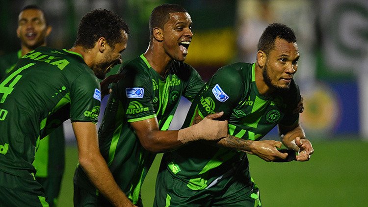 Suspenden la final de la Copa Sudamericana tras accidentarse el avión del club Chapecoense