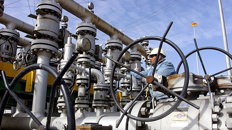 La OPEP reducirá la extracción diaria de crudo en 1,2 millones de barriles 