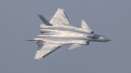Videos: China exhibe por primera vez sus avanzados cazas furtivos