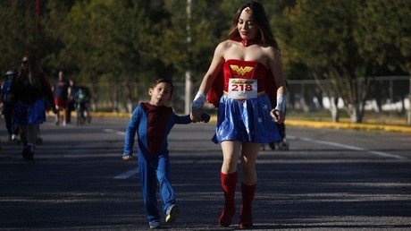 'Mujeres luchonas': Un meme machista de una cadena mexicana de cine indigna a la Red