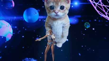 Video: Miley Cyrus rompe a llorar al admitir la victoria de Donald Trump