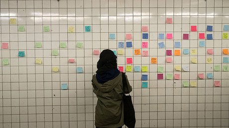 "No nos dividirás": Neoyorkinos se desahogan en 'clínica' subterránea tras triunfo de Trump (Fotos)