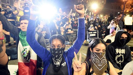 "Viola a Melania": partidarios de Clinton muestran tendencias violentas en las calles y las redes