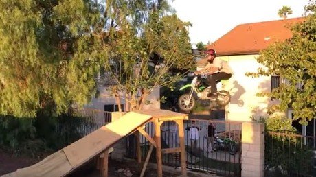 Un salto demasiado grande para una minimoto 