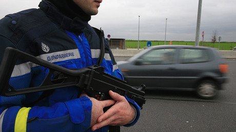 Roban 5 millones de euros a dos mujeres cataríes en una autopista parisina