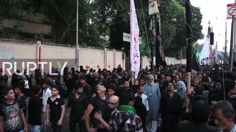 FUERTES IMÁGENES: Chiitas derraman sangre en Bombay durante la celebración del Arbaín