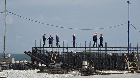 Video: El puente de Crimea 'se congela' en un 'mannequin challenge'