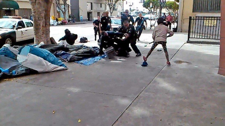 EE.UU.: Absuelven a los policías que mataron a un vagabundo (VIDEO)
