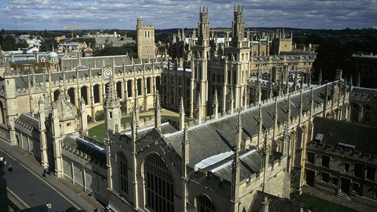 Un graduado exige más de un millón de dólares a Oxford por una educación "terriblemente mala"
