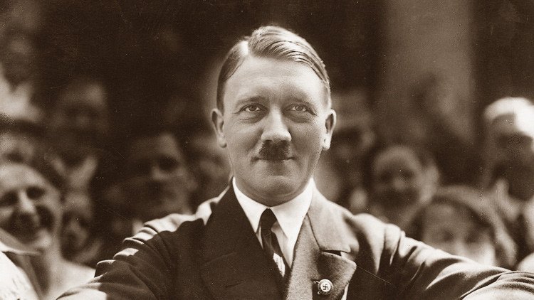 Un invitado violento: aparece foto inédita de Hitler en la boda de su cuñado, al que fusiló