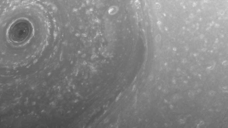 Cassini ofrece imágenes insólitas de Saturno
