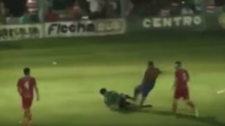 El fútbol argentino se tiñe de negro por brutales ataques contra árbitros (Videos)
