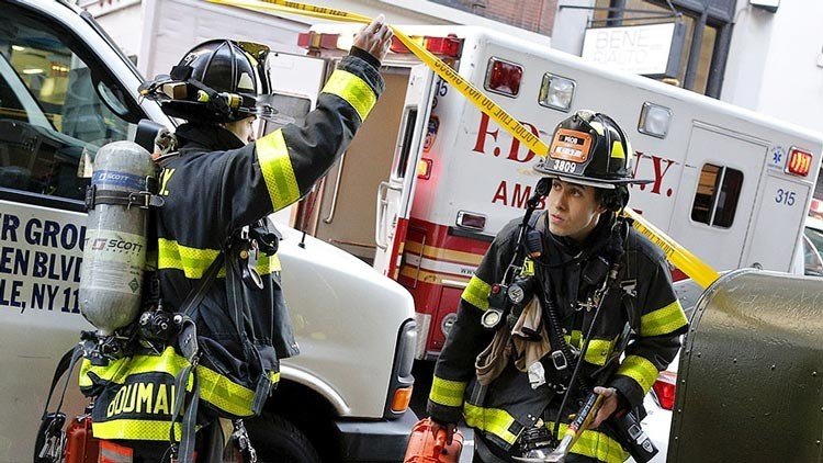 EE.UU.: Un fuerte incendio azota el centro de Manhattan (FOTOS, VIDEO)