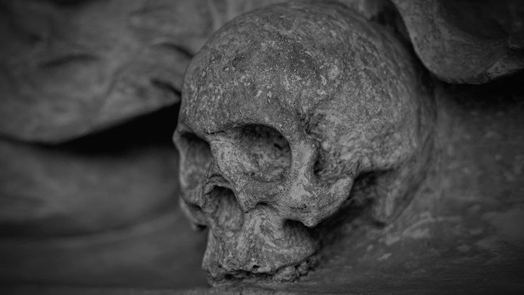 Clavados al suelo y mutilados: Descubren en Polonia los restos de tres 'vampiros'