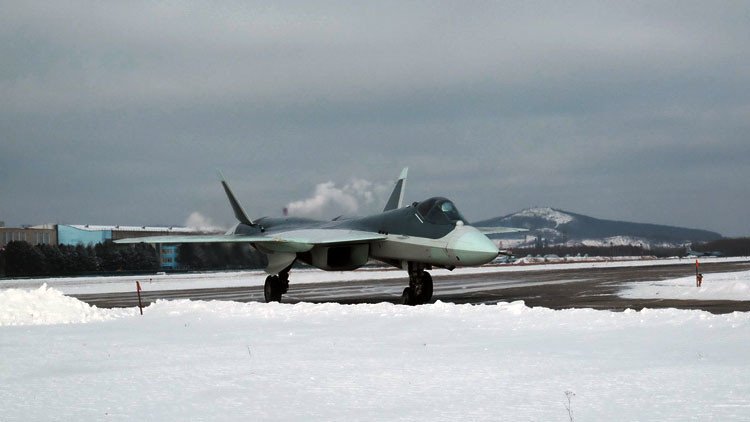 Revelan nuevas fotos del avanzado cazabombardero ruso T-50  