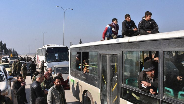 Se eleva hasta 37.500 personas el número de evacuados de Alepo