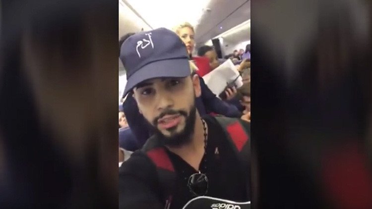 Delta Airlines expulsa de uno de sus vuelos a famoso youtuber por "hablar árabe" en el avión