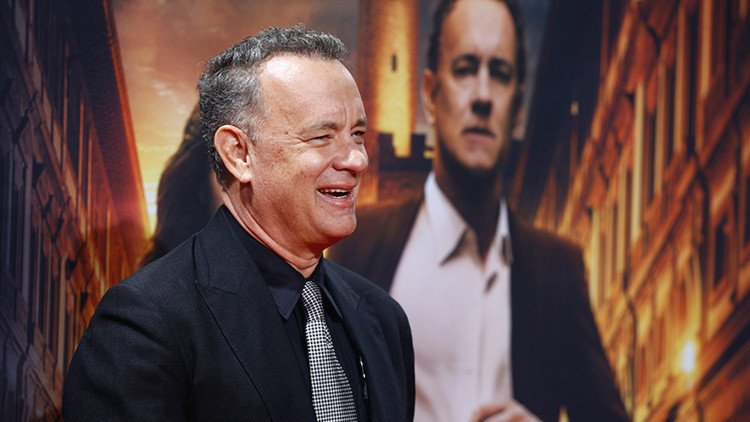Tom Hanks vuelve a sorprender a sus fans, esta vez con una selfi en Polaroid