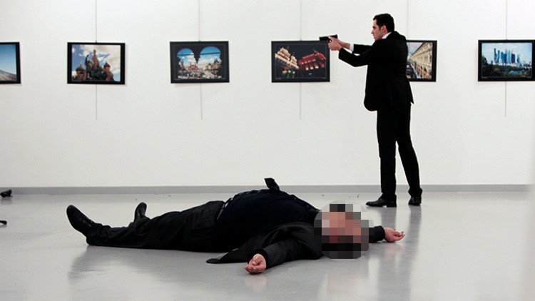 Un crítico de arte compara las fotos del asesinato del embajador ruso con obras de Caravaggio