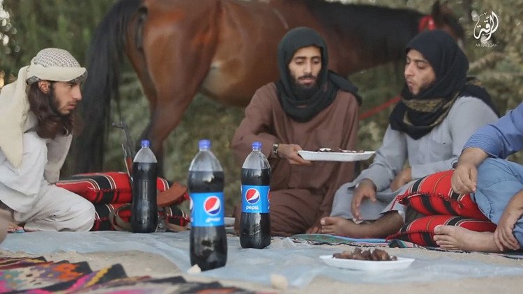 ¿Por qué los terroristas beben Pepsi? La insólita nueva estrategia del Estado Islámico