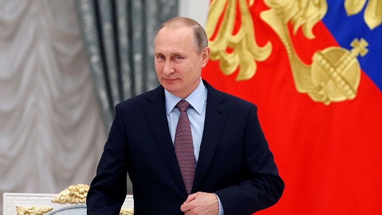 Putin responde con una broma a la pregunta de un periodista sobre elecciones anticipadas