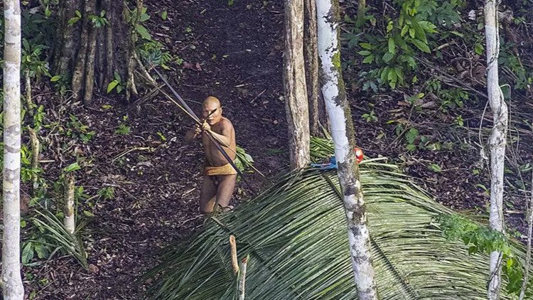 Fotógrafo brasileño capta por casualidad a una tribu aislada en el noreste del país (Fotos)